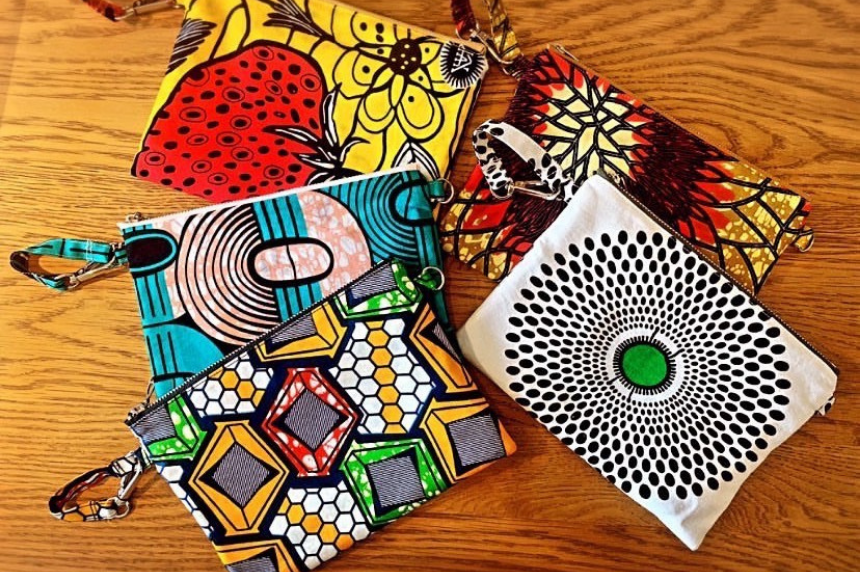 アフリカ布小物・服の販売